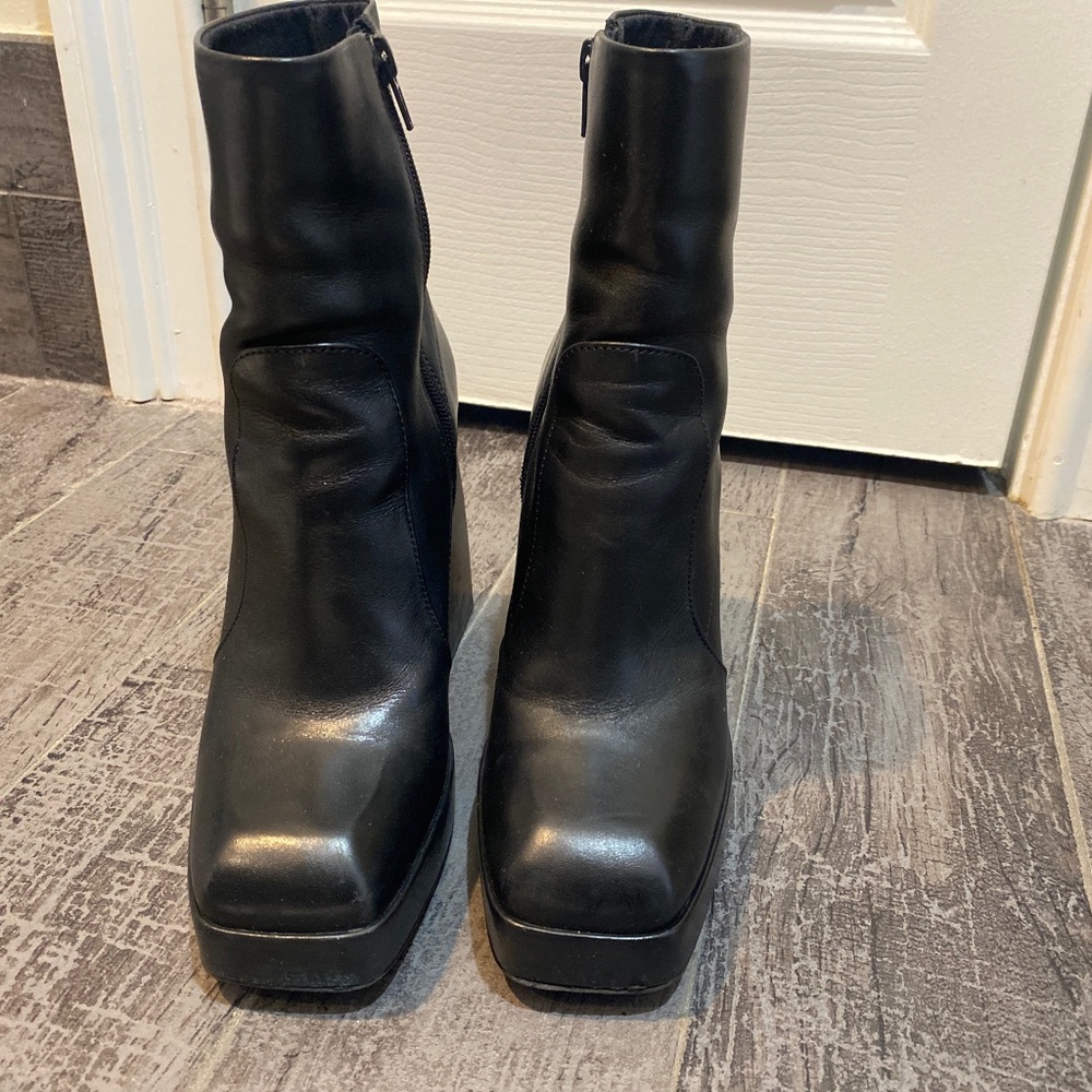 Trina Black Leather Boots Steve Madden Size 7